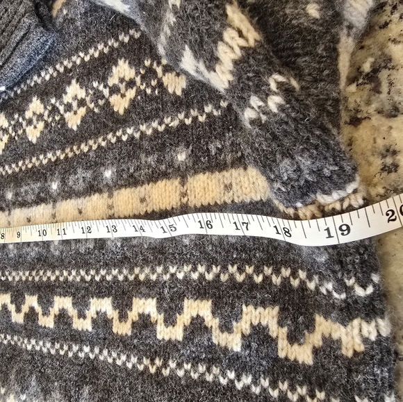 L.L. Bean Lambs Wool Charcoal and Cream Patterned Crewneck Sweater - Picture 8 of 9